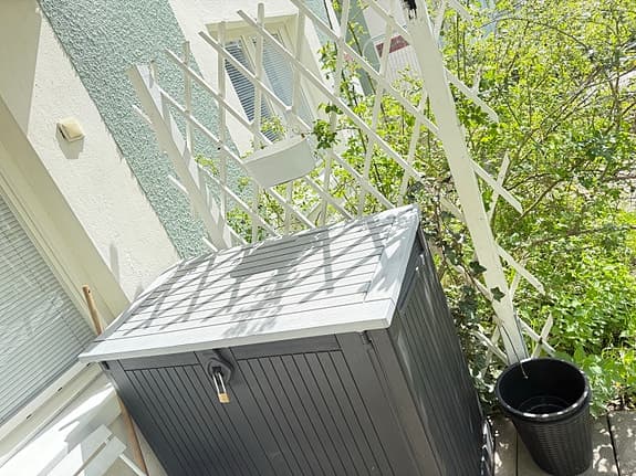 Uteförråd plastskåp med lock grå