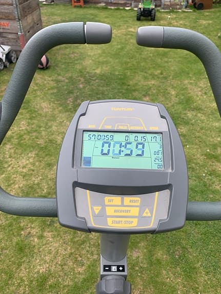 Technogym motionscykel grå