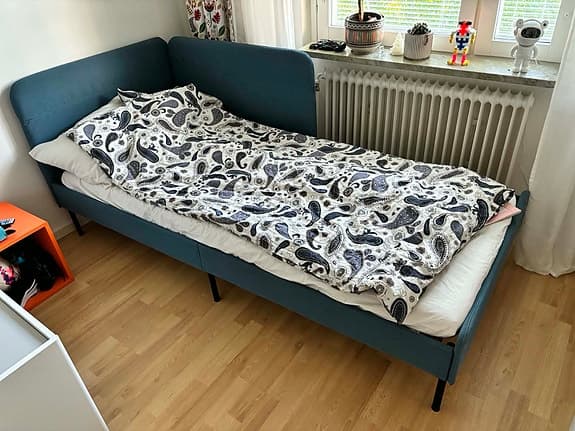 2x IKEA 90 säng med sänggavel