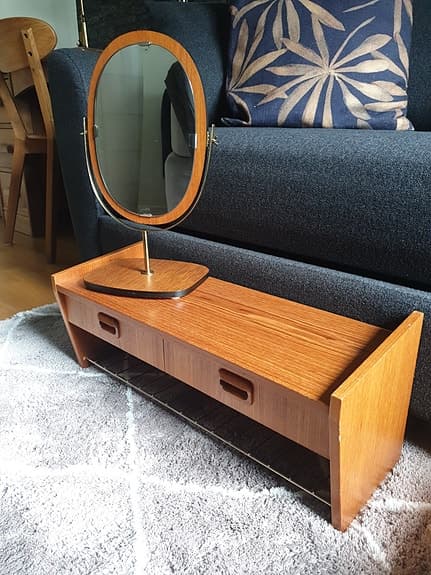 Bordsspegel i teak. 1960-tal