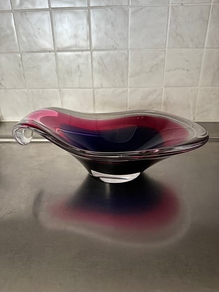 BÅTFORMAD SKÅL I KONSTGLAS