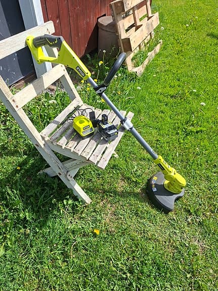 Ryobi One+ 18V grästrimmer.
