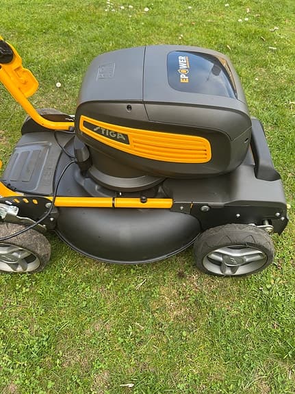 Stiga batterigräsklippare med dubbla batterier