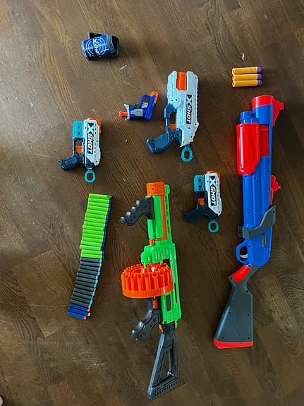 Nerf leksaksvapen med pilar