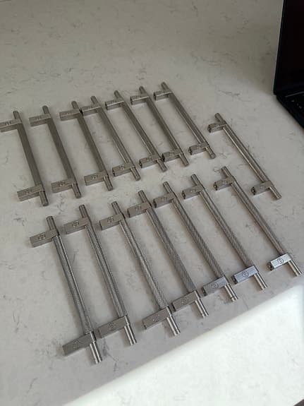 Rostfria kökshandtag i metall från picky living (Slender Bar Grip)