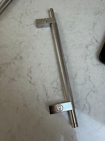 Rostfria kökshandtag i metall från picky living (Slender Bar Grip)