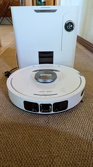 Shark robotdammsugare vit med laddstation