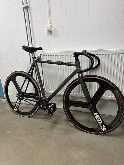 Fixie cykel med HED.3 hjul och Sugino Messenger vevparti