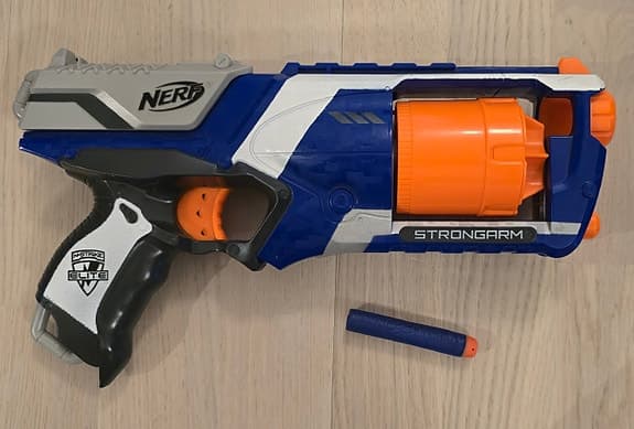 Nerf N-Strike Elite Strongarm Blaster leksakspistol blå/orange