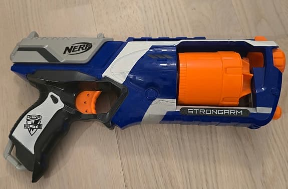 Nerf N-Strike Elite Strongarm Blaster leksakspistol blå/orange