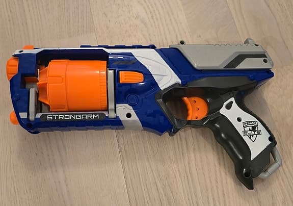 Nerf N-Strike Elite Strongarm Blaster leksakspistol blå/orange