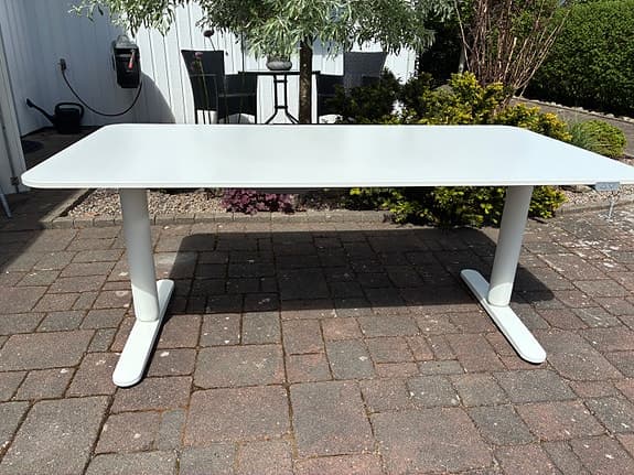 Ikea höj och sänkbart skrivbord