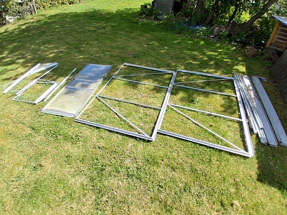 Växthus ca 4 m2 utan plastglas skivor
