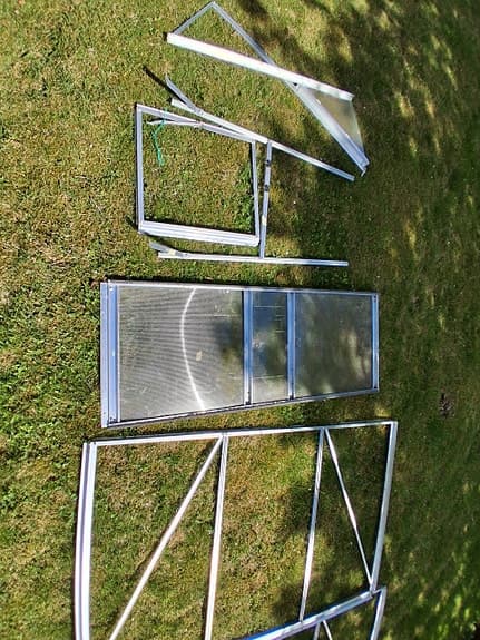 Växthus ca 4 m2 utan plastglas skivor