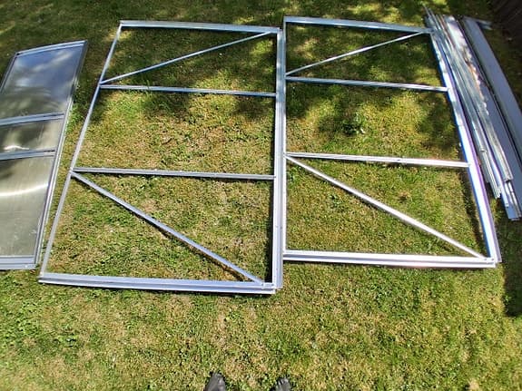 Växthus ca 4 m2 utan plastglas skivor