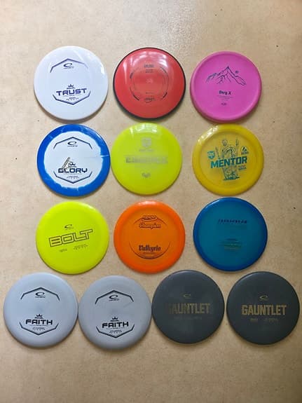 Discgolf-paket / Frisbeegolf (13 st discar – ingen skrift/bläck)