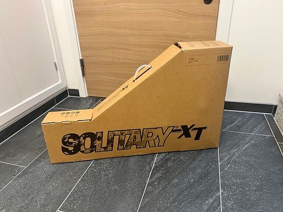 Solitary XT - off-road sparkcykel med grova däck NY I KARTONG