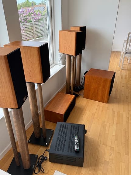 “Komplett Aurum Cantus 5.1 hifi/hemmabio med Nad T737 Receiver och stativ