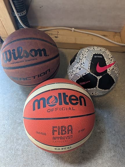 Wilson och Molten basketbollar + Nike fotboll