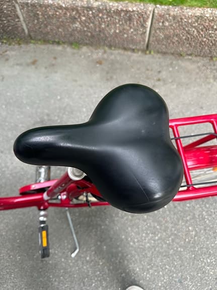 Svea damcykel röd med korg