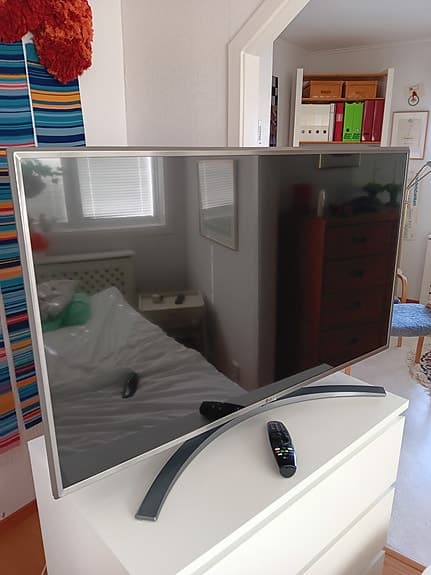LG Smart TV 43"