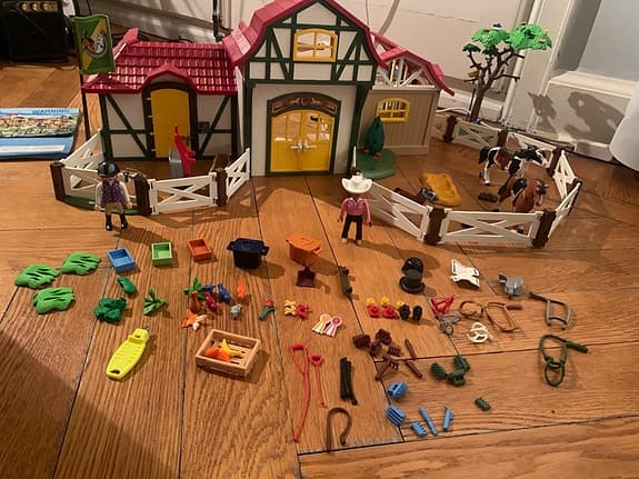 Playmobil hästgård med stall och tillbehör