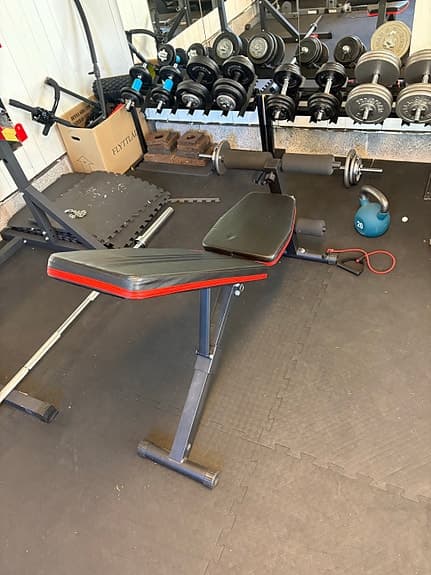 träningsbänk svart röd