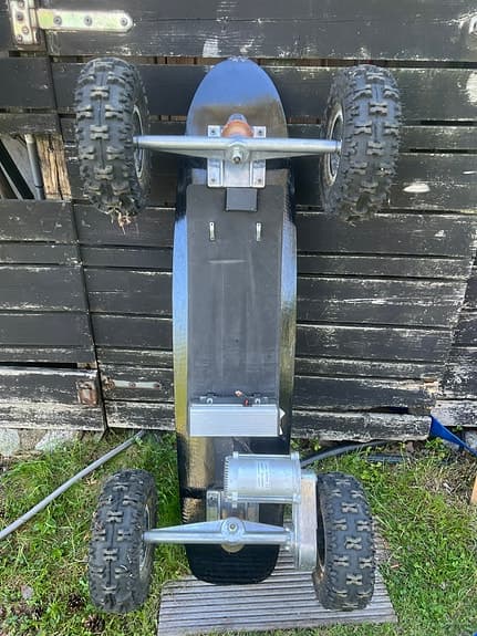 R/ C E-skateboard med fjärrkontroll