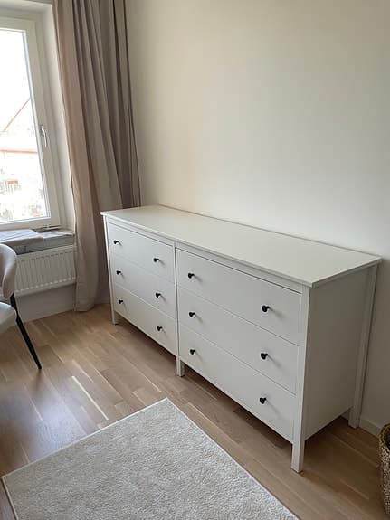 Vit byrå från IKEA