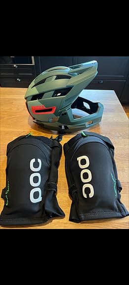 Bell Super Air R Spherical cykelhjälm stl L grön + POC knäskydd stl XL