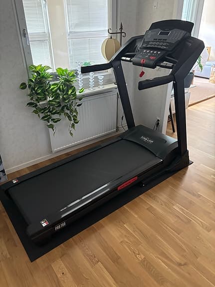 Proffesionellt löpband Titan Life T80 Pro