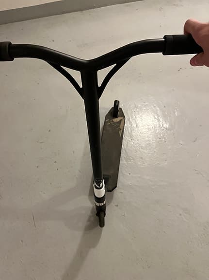 Svart trick sparkcykel