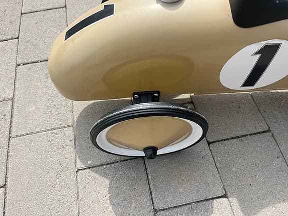 Magni gå och sparkbil