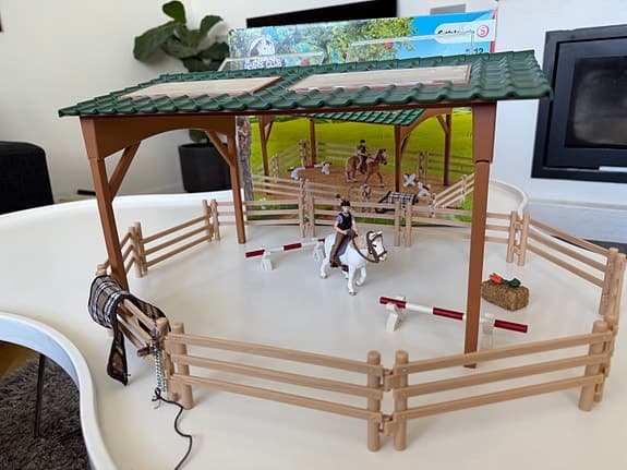 Schleich Horse Club ridanläggning med häst och ryttare
