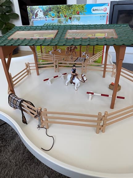 Schleich Horse Club ridanläggning med häst och ryttare