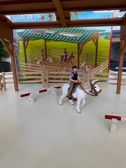 Schleich Horse Club ridanläggning med häst och ryttare