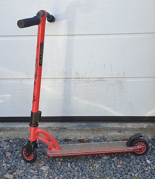Röd Sparkcykel / Kickbike / Kicksparkcykel för barn