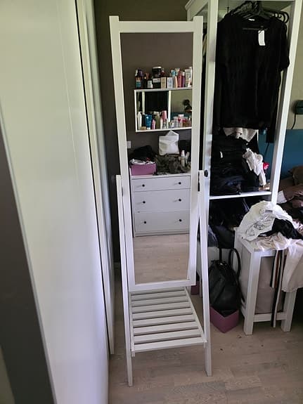 IKEA spegel på ställning vit