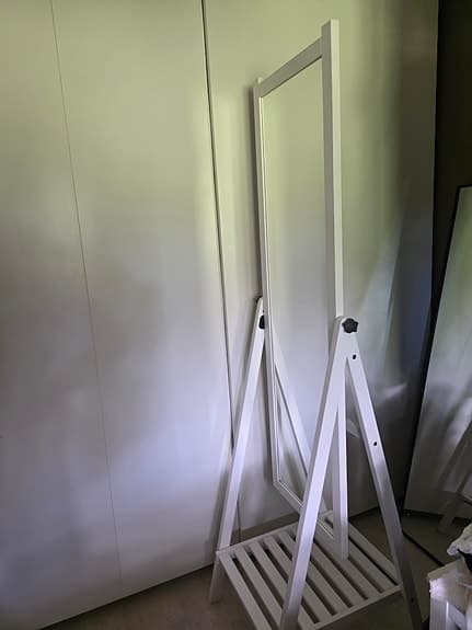 IKEA spegel på ställning vit