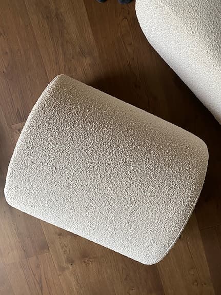 Beige bouclé sittpuff / fotpall