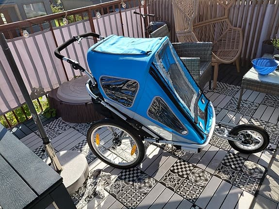 Blå cykelvagn/joggingvagn North 13.5 för 2 barn