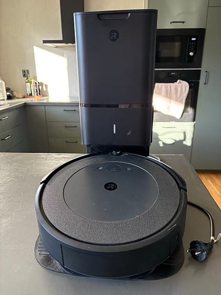 iRobot robotdammsugare med laddstation