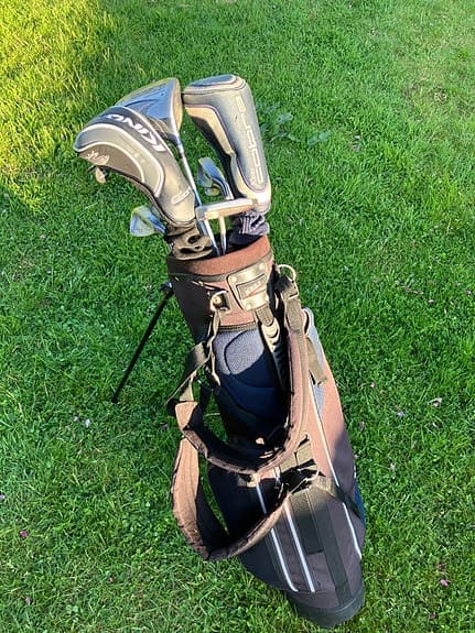 Golfset med bag och klubbor