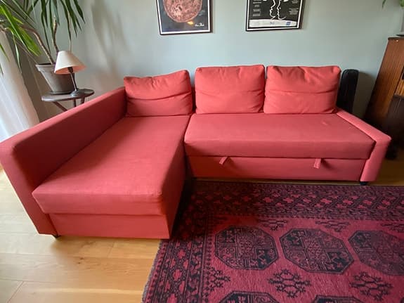 Hörnbäddsoffa med schäslong och förvaring