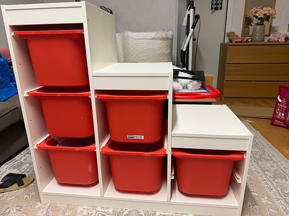 IKEA förvaringshylla med röda backar
