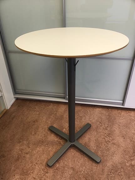Stilrent ståbord / barbord från IKEA – mycket fint skick