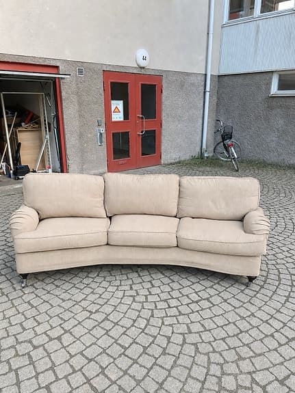 Mio Oxford svängd Howard-soffa – 5000 kr