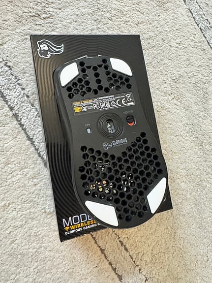Glorious Model O Wireless gamingmus svart