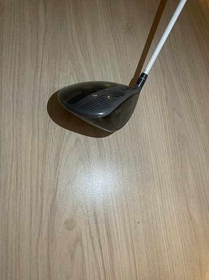 Cobra king f8 driver, höger män, stiff och 9,5 grader loft