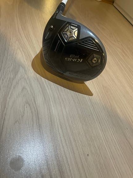 Cobra king f8 driver, höger män, stiff och 9,5 grader loft